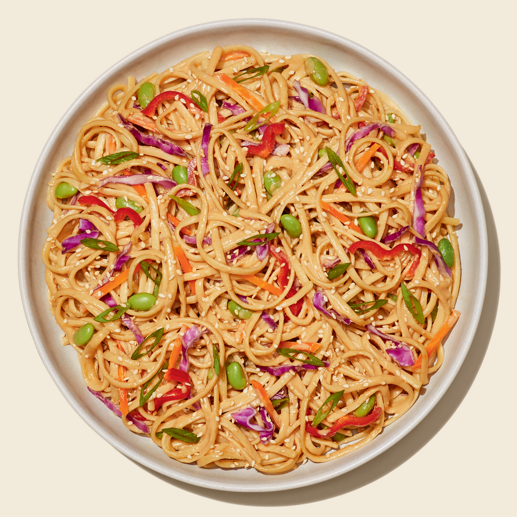Linguini con salsa de maní y jengibre