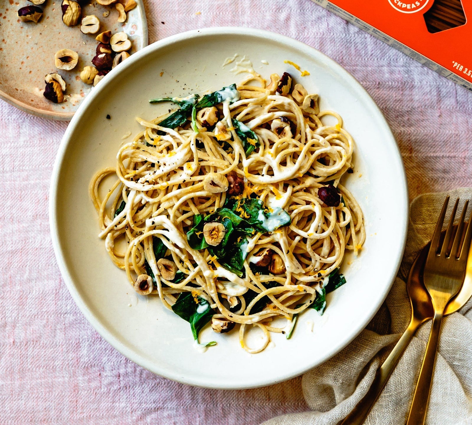 Espaguetis con ricotta y limón y espinacas 