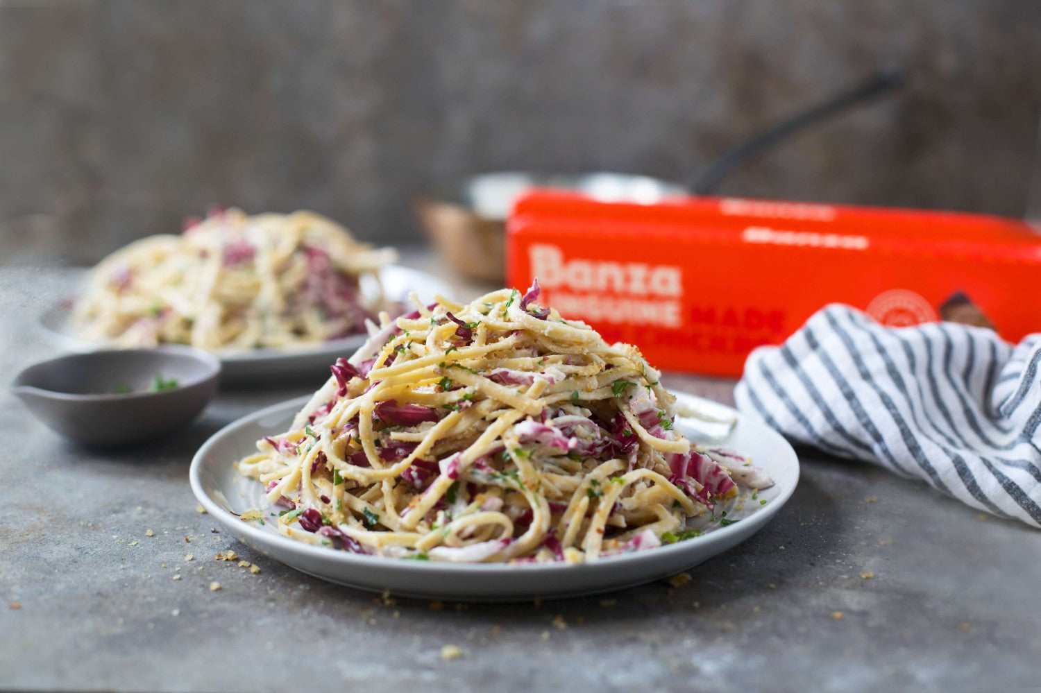 Linguini con achicoria y ricotta 