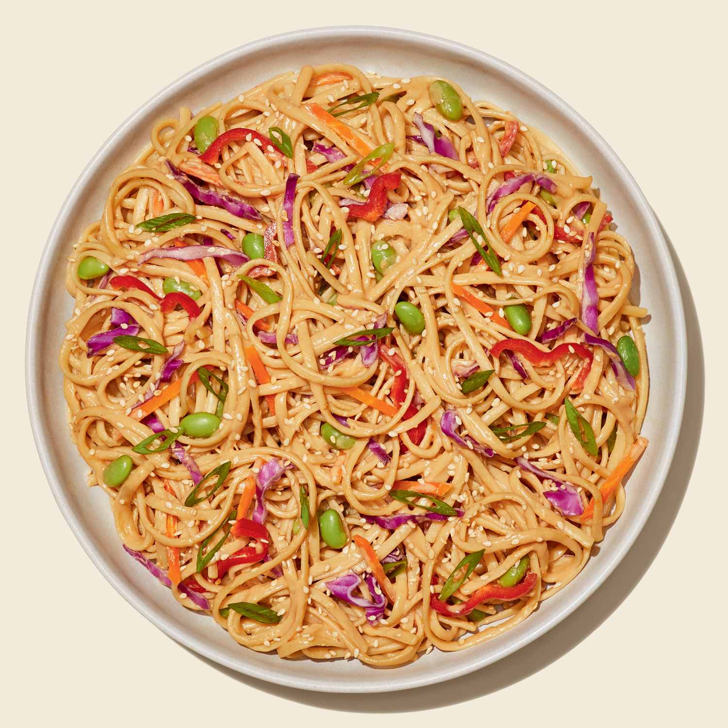 Linguini con salsa de maní y jengibre