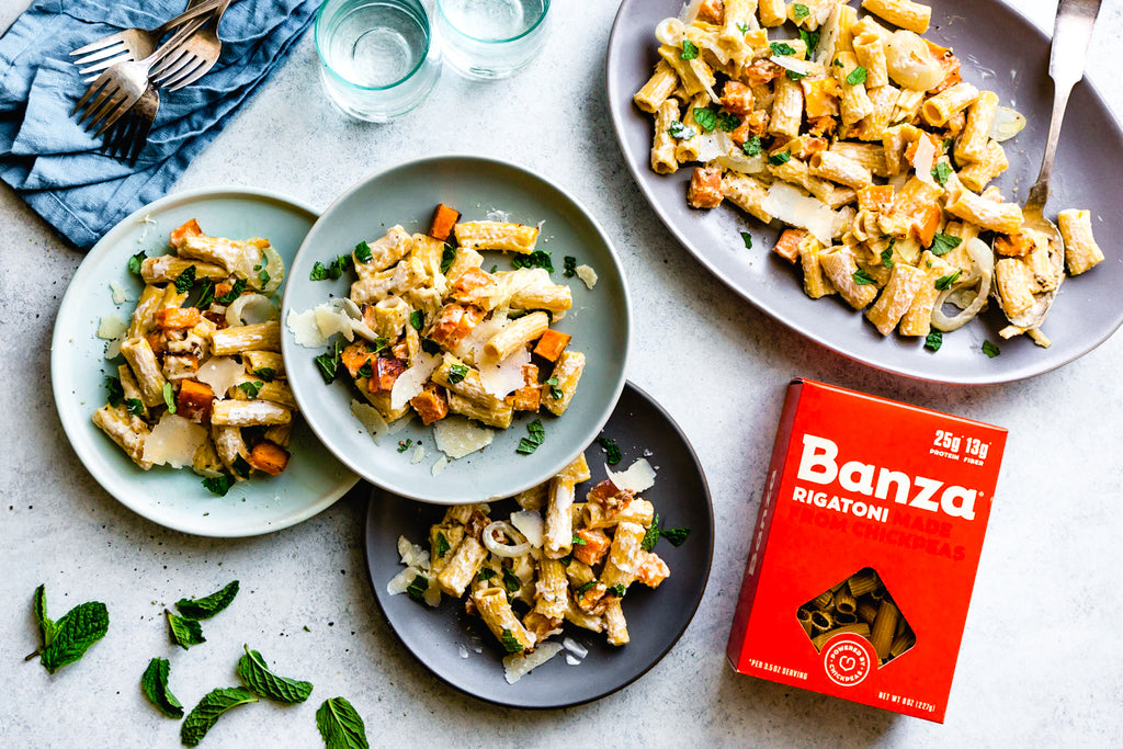 Rigatoni con calabaza, queso de cabra y menta 