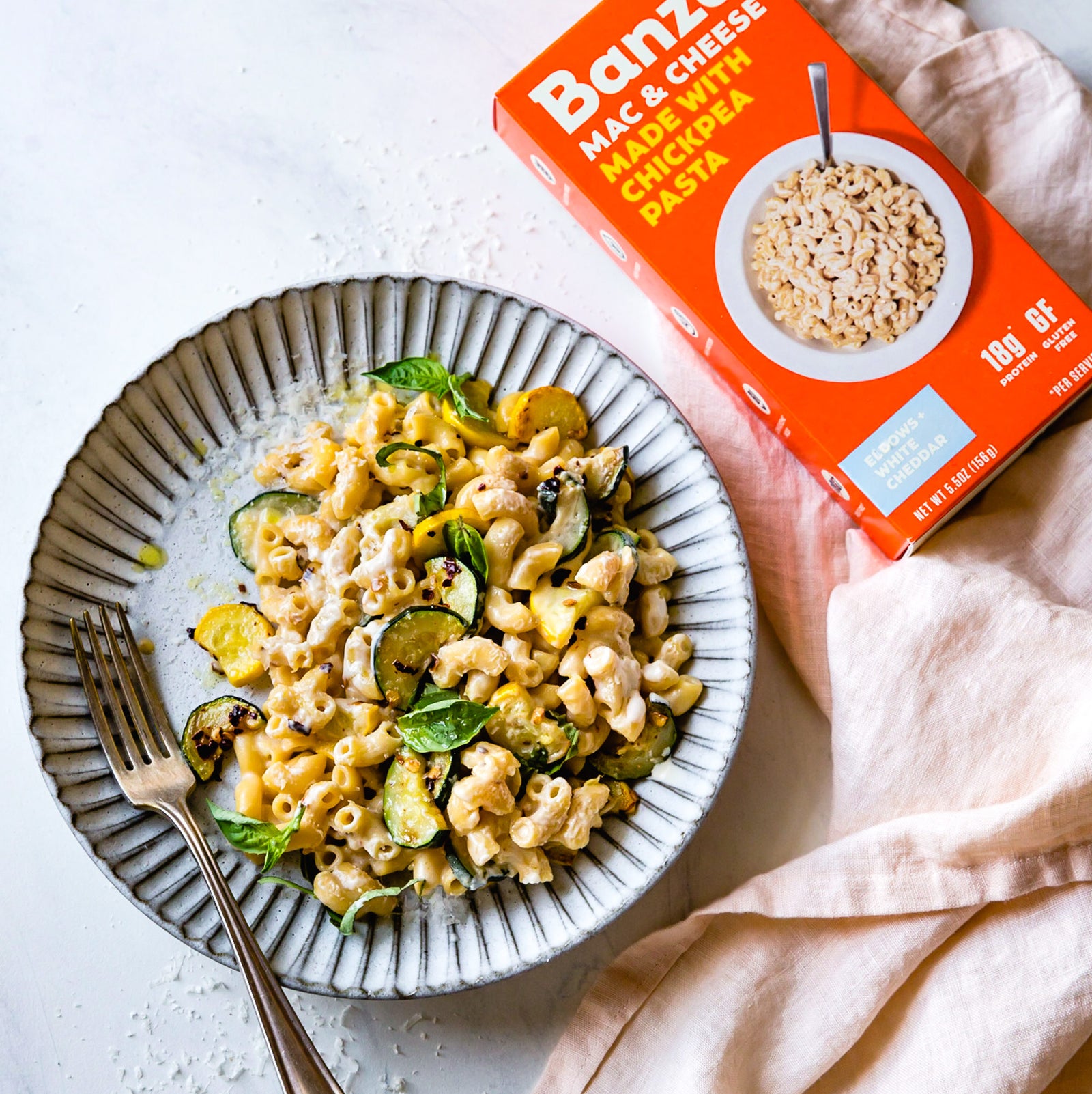 Codos de Cheddar Blanco con Calabacín 