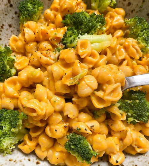 Banza's cheddar mac n cheese shells with brocolli
